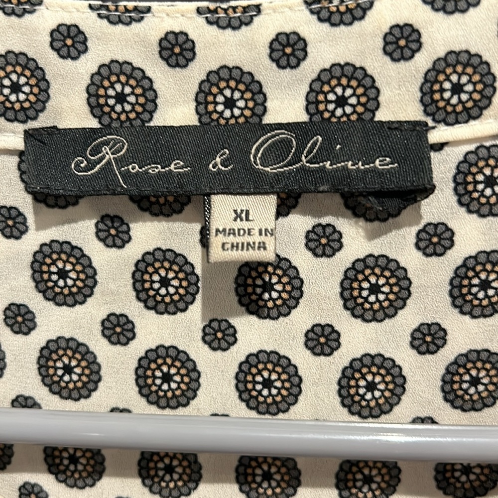 Nice Pull Over Blouse With Five Buttons By Neck - image 2